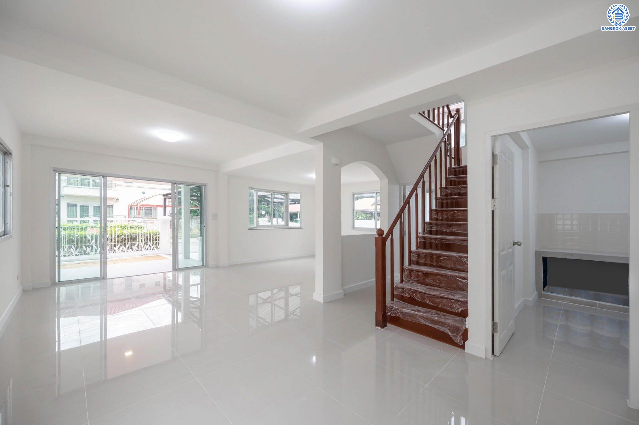 บ้านมือสองตกแต่งใหม่ โครงการ ศุภาลัยวิลล์ วงแหวน-รัตนาธิเบศร์ เนื้อที่กว้างกว่า 52 ตร.ว. ฟังก์ชัน 3 ห้องนอน 2 ห้องน้ำ 2 ที่จอดรถ ตอบโจทย์ทุกการเข้าอยู่ บนทำเลเดินทางสะดวก เชื่อมต่อถนนหลายเส้นทาง เพียง 15 นาทีก็ถึงรถไฟฟ้าสายสีม่วง "สถานีคลองบางไผ่" ใกล้ทางด่วน "กาญจนาภิเษก"